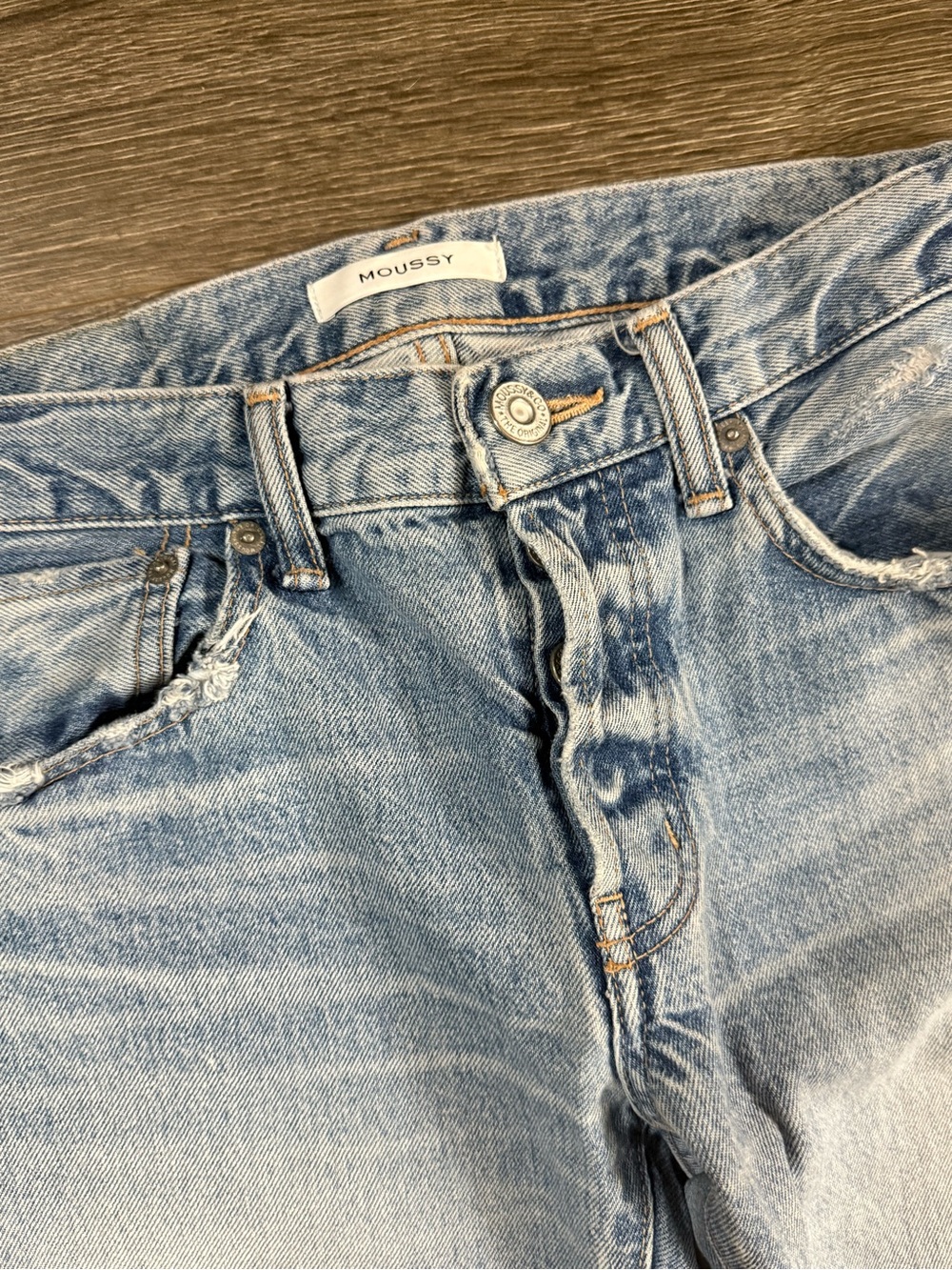 *EUC* Mousy Vintage Sanford Tapered Jeans in Light Blue - Picture 6 of 9